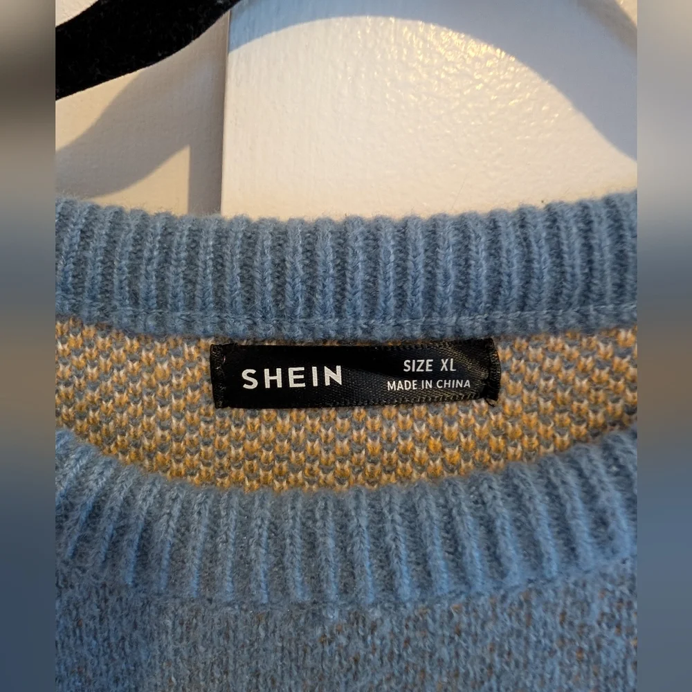 SHEIN Blue Sweater with Goose / Duck Pattern Size XL 🪿 - Picture 4 of 8